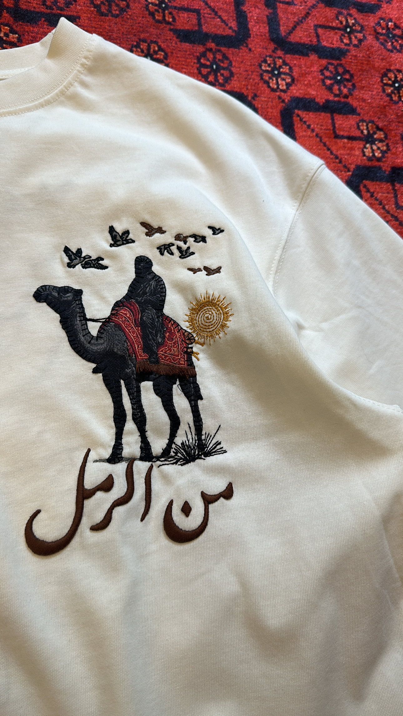 Ekru Deve Halı Patch T-shirt - Görsel 3