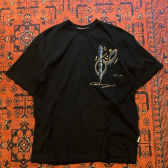Siyah Sırt Nakışlı Patçh T-shirt