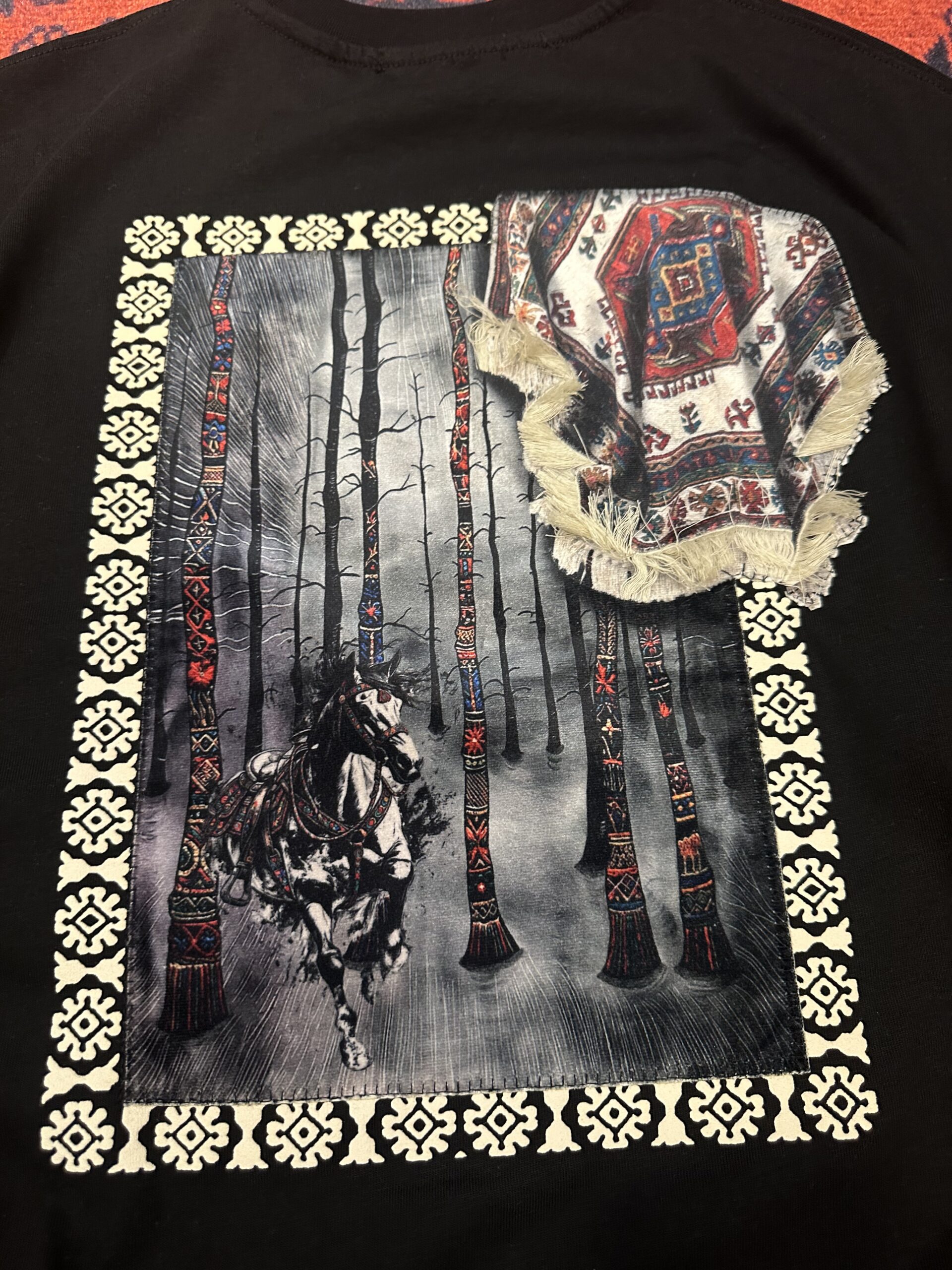 Siyah Horse Püskül Patçh T-shirt - Görsel 3