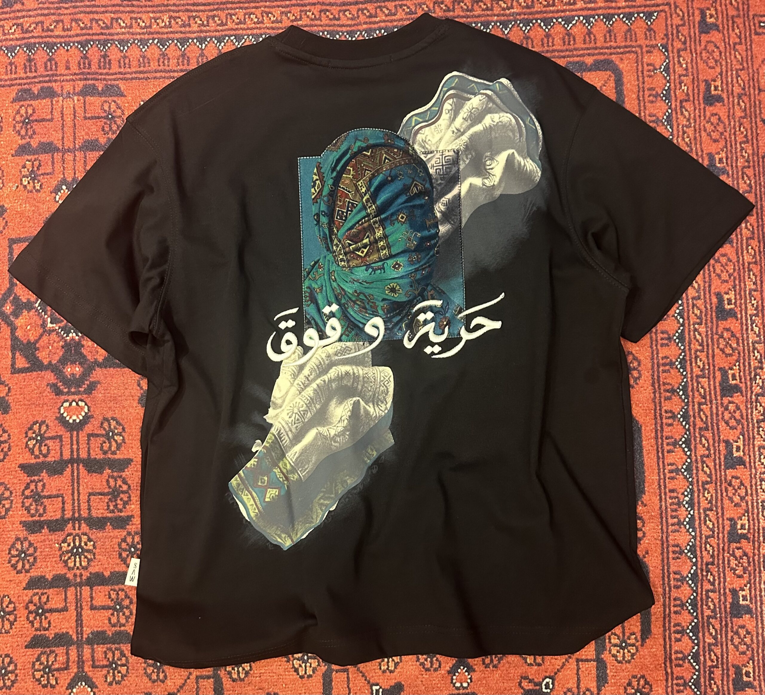 Siyah Etnik Hürriyet Patçh T-shirt