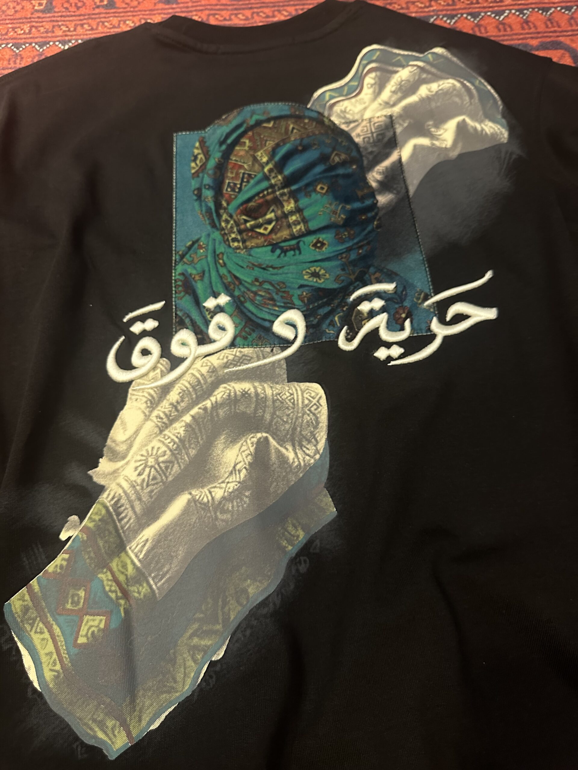 Siyah Etnik Hürriyet Patçh T-shirt - Görsel 3