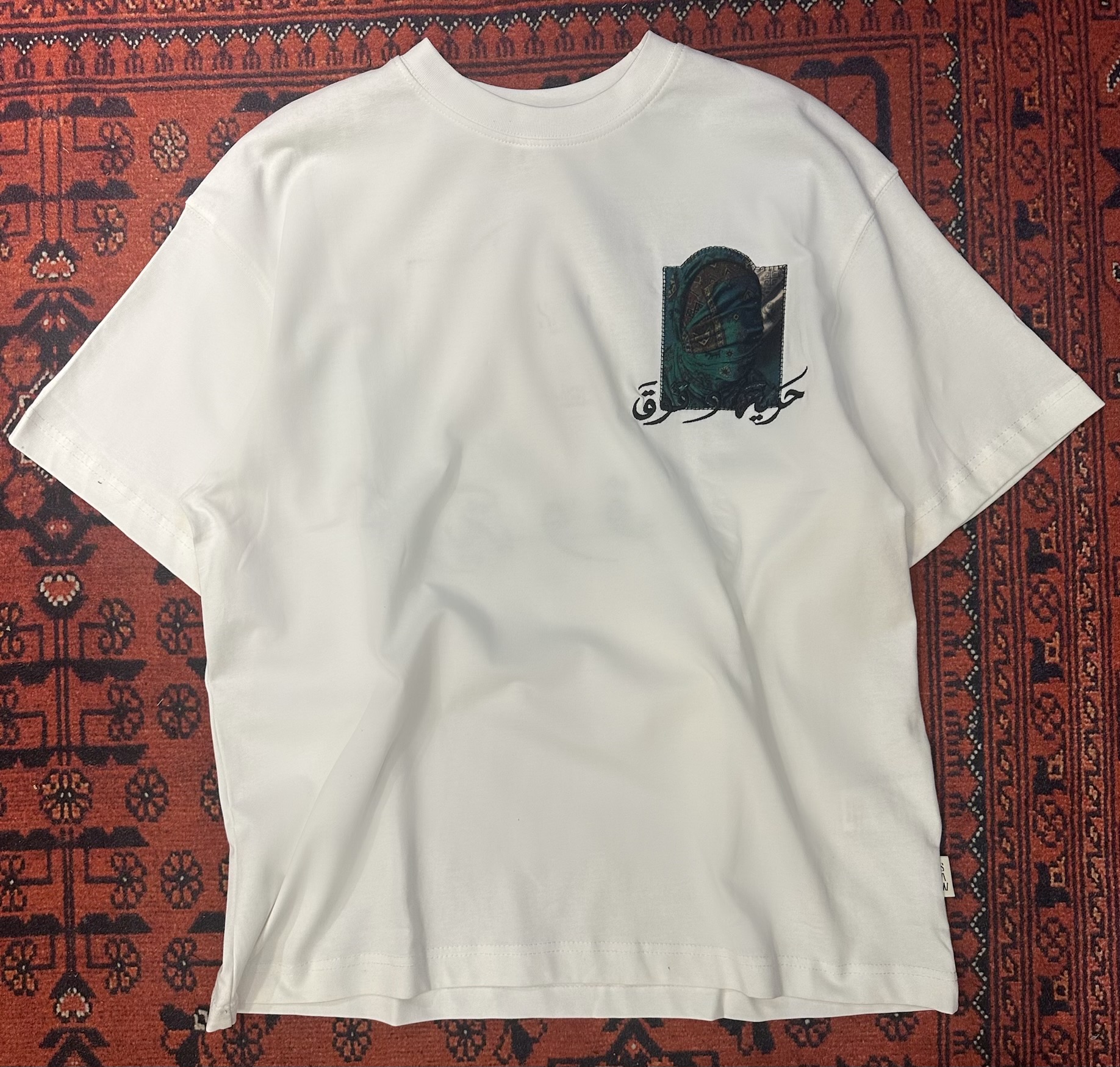 Beyaz Etnik Desen Hürriyet Patçh T-shirt - Görsel 2